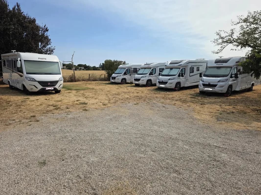 Grand Ouest Camping-Car — Marchand automobile à Brens